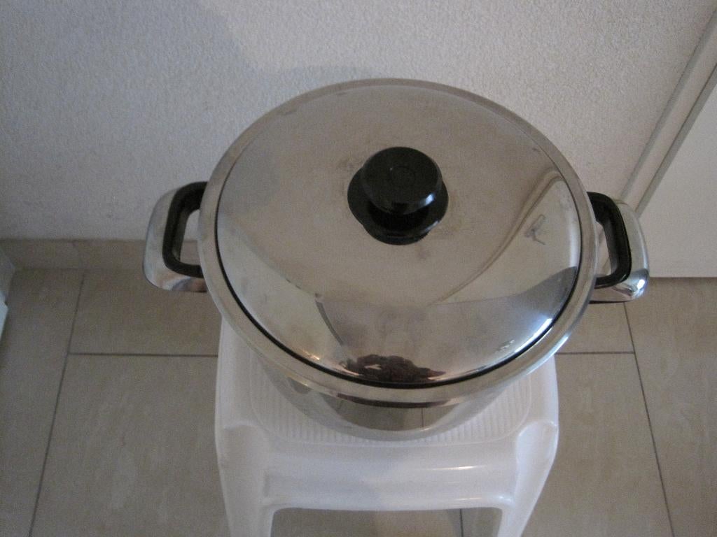 Grote pan met deksel/ H= 16 cm/ doorsnee= 26 cm, Ophalen, Rvs, Overige typen