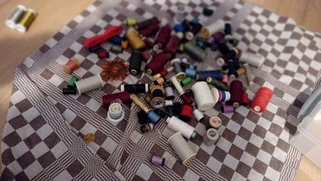 Naaigaren div klosjes en kleuren, Ophalen of Verzenden, Zo goed als nieuw, Garen of Naald(en)