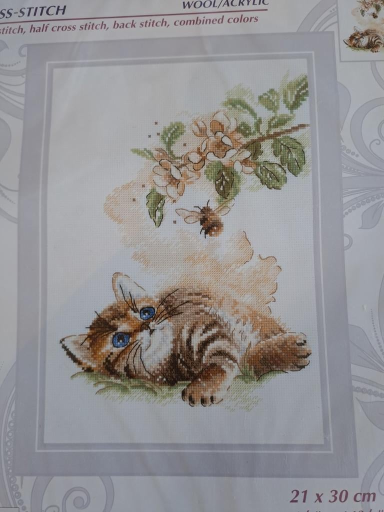 Nieuw Schitterend compleet borduurpakket met een kitten, Ophalen of Verzenden, Nieuw, Handborduren, Borduurpakket