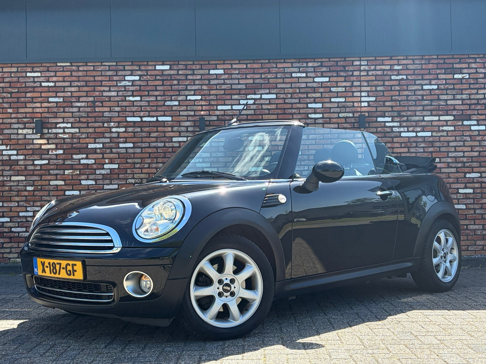 Mini Mini Cabrio 1.6 Cooper Leer Nav/Cruise Stoelverw Pdc Cl, Auto's, Mini, Gebruikt, Zwart, 4 cilinders, Cabriolet