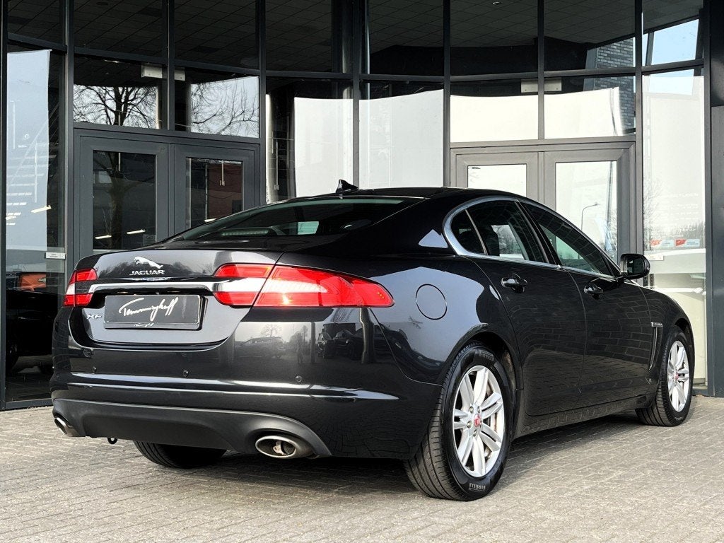 Jaguar XF 2.2D BUS. ED. - LEDER - CAMERA - ORG. NL., Auto's, Jaguar, Automaat, Euro 5, Achterwielaandrijving, Gebruikt