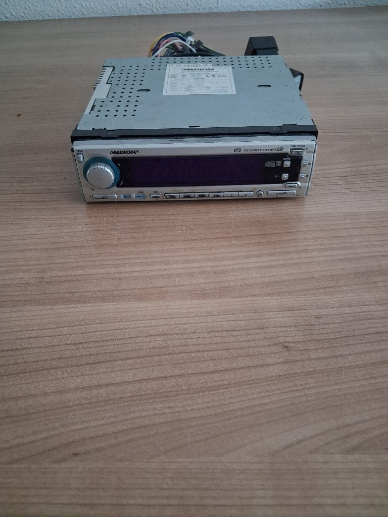 Medion MD-4631 Autoradio met cd speler ( met kabels ), Auto diversen, Ophalen, Gebruikt