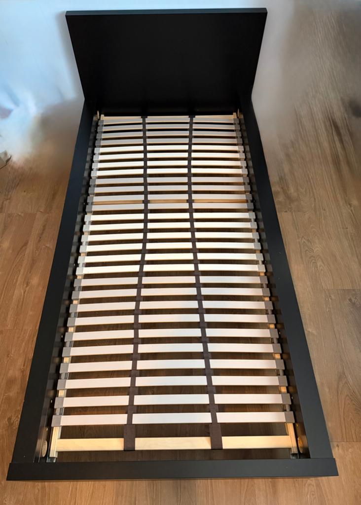 Zwart Ikea Malm eenpersoonsbed (90x200 cm) incl. Lattenbodem, Ophalen, 90 cm, Eenpersoons, Zwart