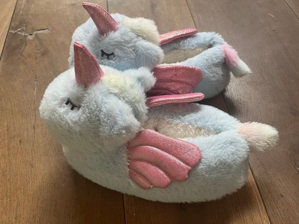 Schattige eenhoorn pantoffels voor kinderen 34/35, Kinderen en Baby's, Ophalen of Verzenden, Gebruikt, Meisje