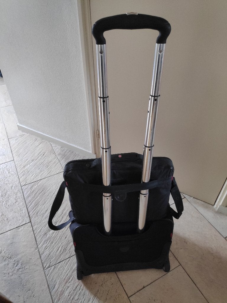 Trolley tas met bijpassende laptoptas van Wenger, Gebruikt, Trolleytas, 17 inch of meer, Zwart