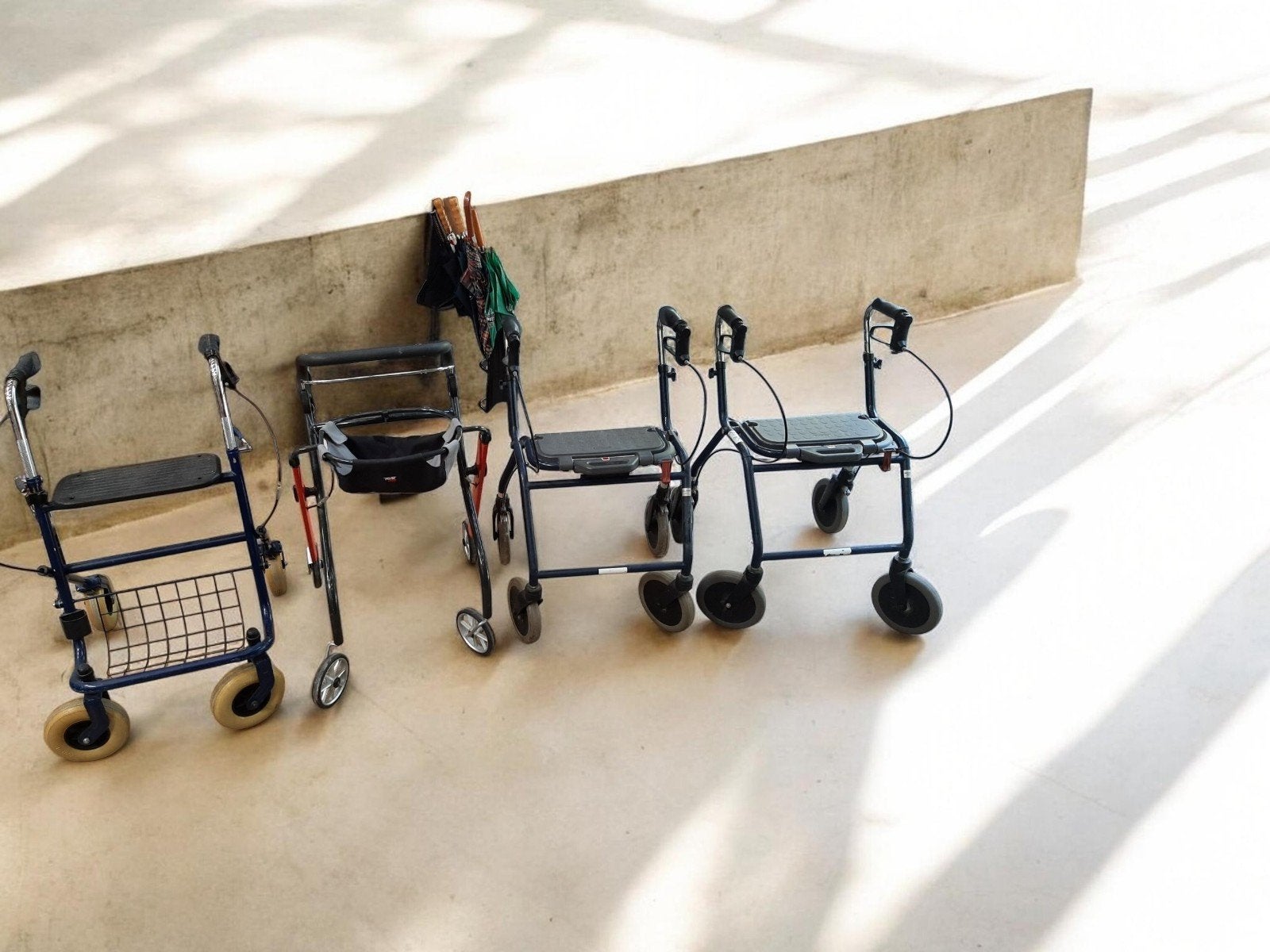 4 Rollators. Voor binnen of buiten., Ophalen, Opvouwbaar, Gebruikt