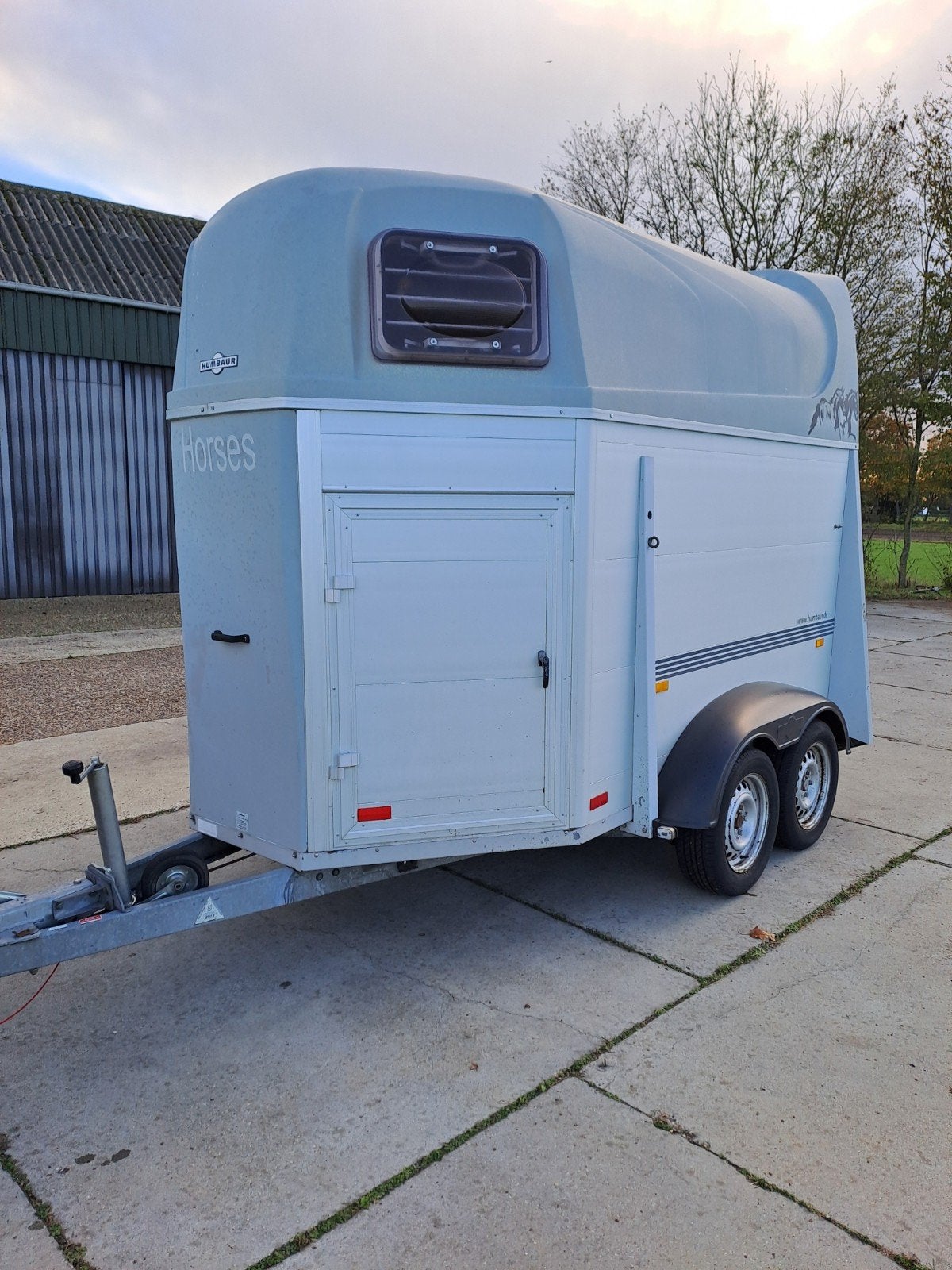 Humbaur 2 paards aluminium trailer met alu bodem zadelkamer, Dieren en Toebehoren, Ophalen, Zo goed als nieuw, Aluminium, 2-paards trailer