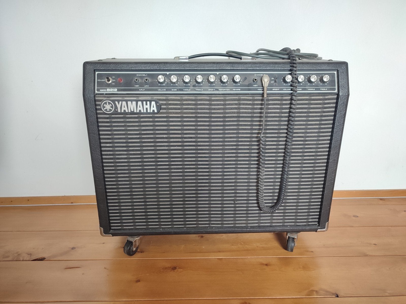 Yamaha G100B-212 Gitaarversterker 100W, zeer luid, Muziek en Instrumenten, Ophalen, Gebruikt, 100 watt of meer