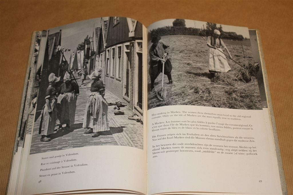 Hier Holland! Molens, mensen, klederdrachten. 1952., Ophalen of Verzenden, Gelezen