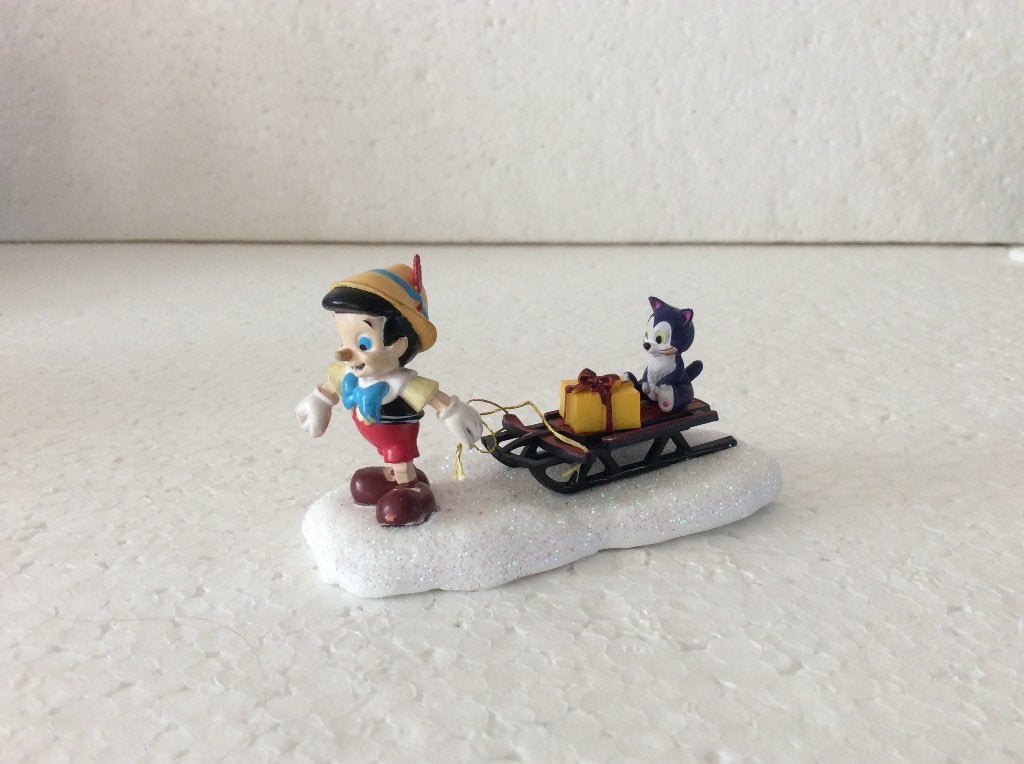 Disney Pinocchio - kerstdorp - beeldje, Verzamelen, Disney, Ophalen of Verzenden, Peter Pan of Pinokkio, Zo goed als nieuw, Beeldje of Figuurtje
