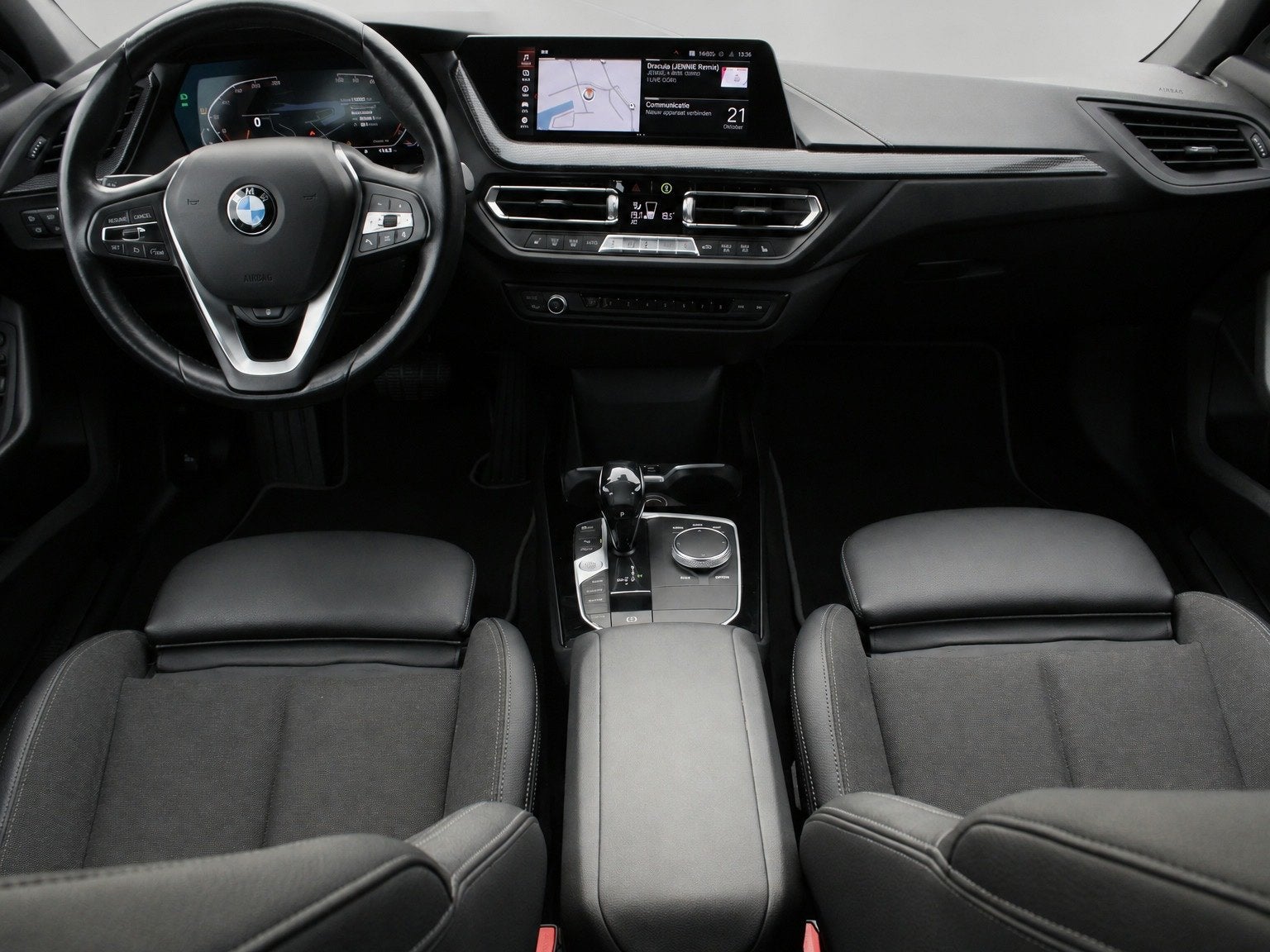 BMW 1-serie 118i CARPLAY I VIRTUAL I SFEERVERL. I CRUISE I L, Auto's, Dealer onderhouden, 136 pk, Gebruikt, Leder en Stof