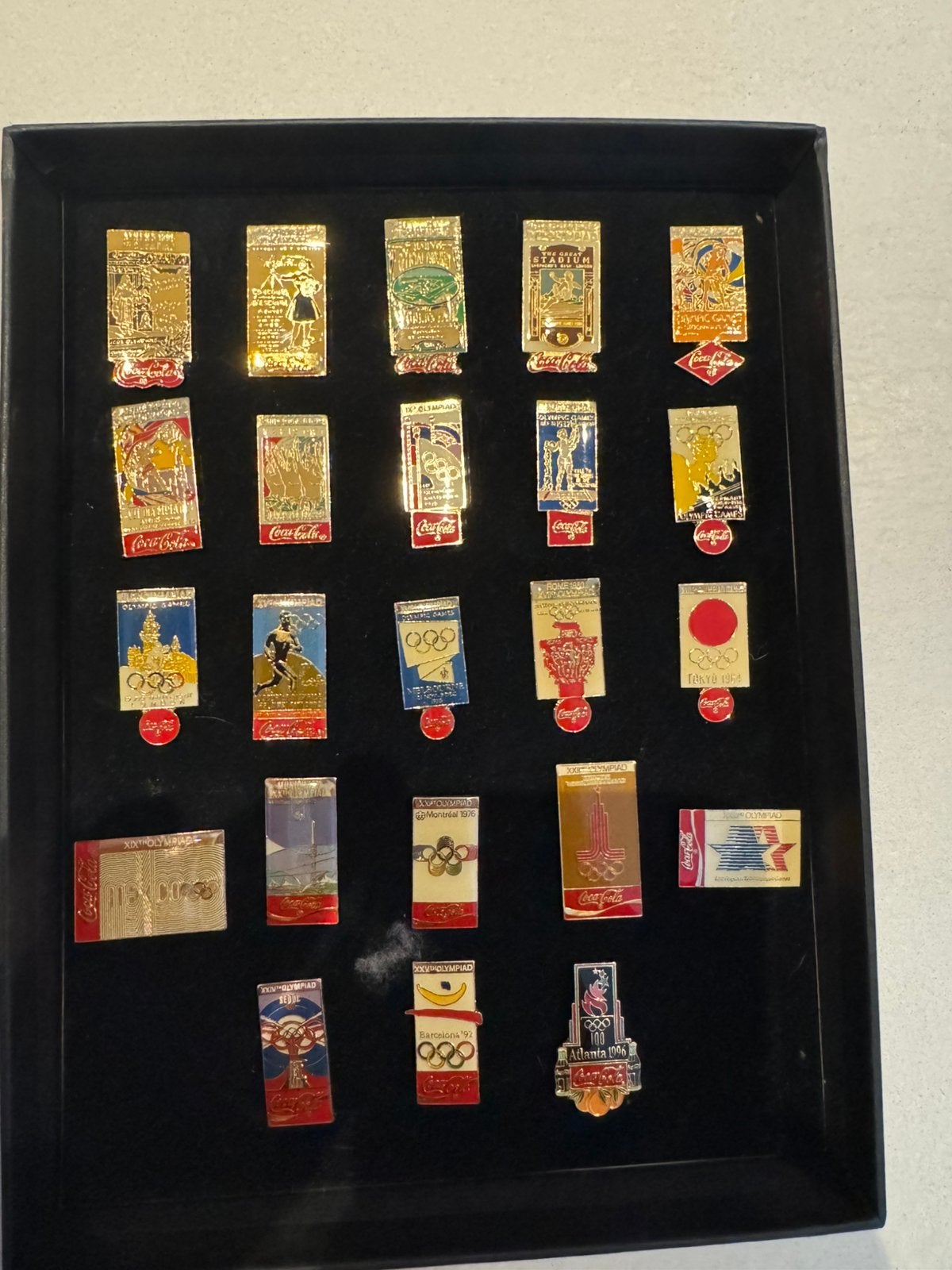 Coca cola olympische spelen pins collectie met 23 speldjes, Verzenden, Zo goed als nieuw, Gebruiksvoorwerp