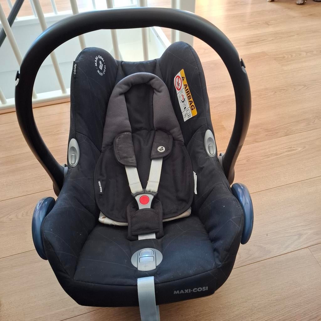 Maxi cosi cabriofix inclusief regenhoes en adapters., Ophalen, Autogordel of Isofix, Gebruikt, Zijbescherming