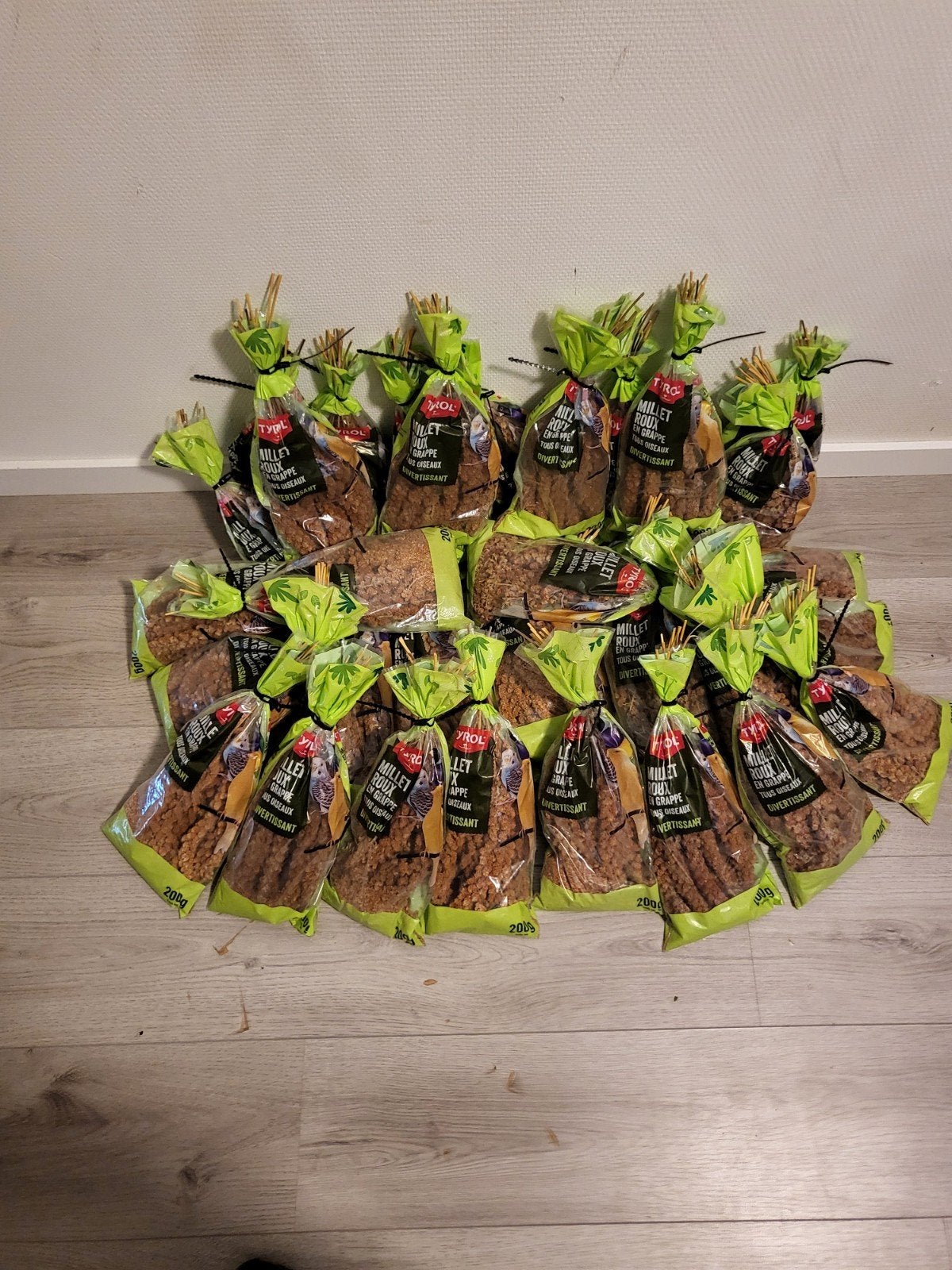 Grote partij Trosgierst vogelvoer – 36 zakken (7.2 kg totaal, Ophalen of Verzenden, Nieuw, Eten en Drinken