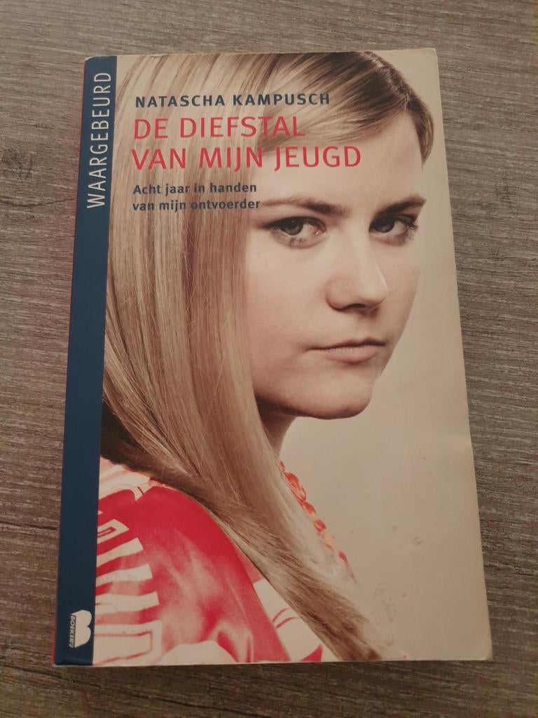 De Diefstal van Mijn Jeugd - Natascha Kampusch, Boeken, Overige Boeken, Gelezen, Ophalen of Verzenden