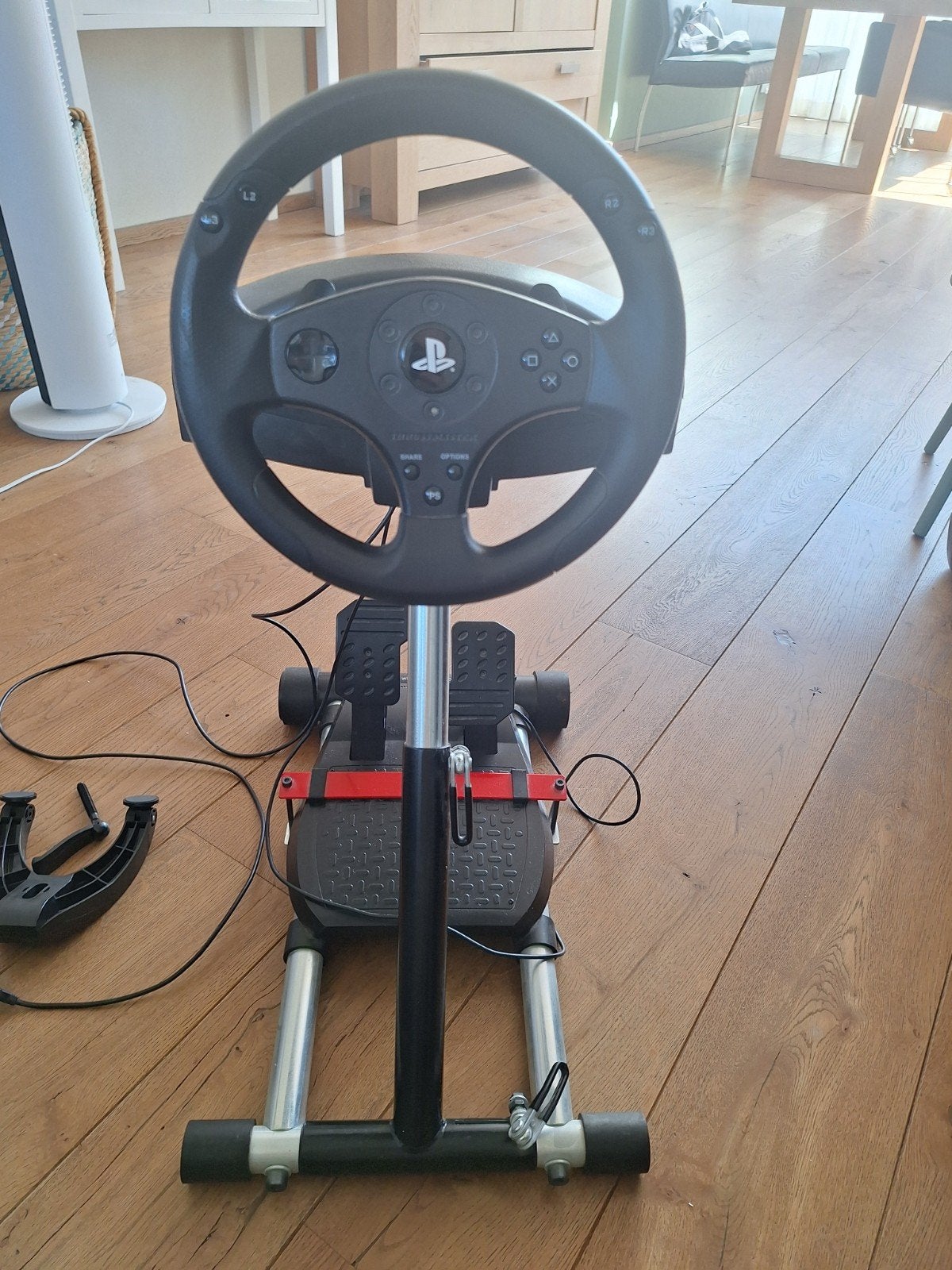thrustmaster race stuur met pedalen,houder voor bureau ps4+5, Ophalen, Racestuur, PlayStation, Zo goed als nieuw