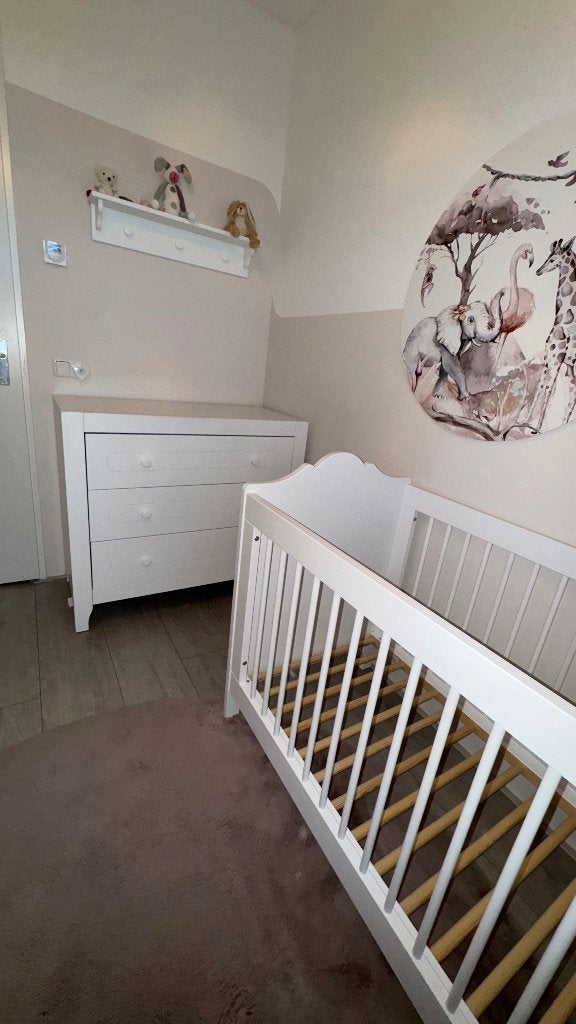 Bopita Babykamer set - Babybed + Commode + kapstokje, Kinderen en Baby's, Kinderkamer | Complete kinderkamers, Zo goed als nieuw