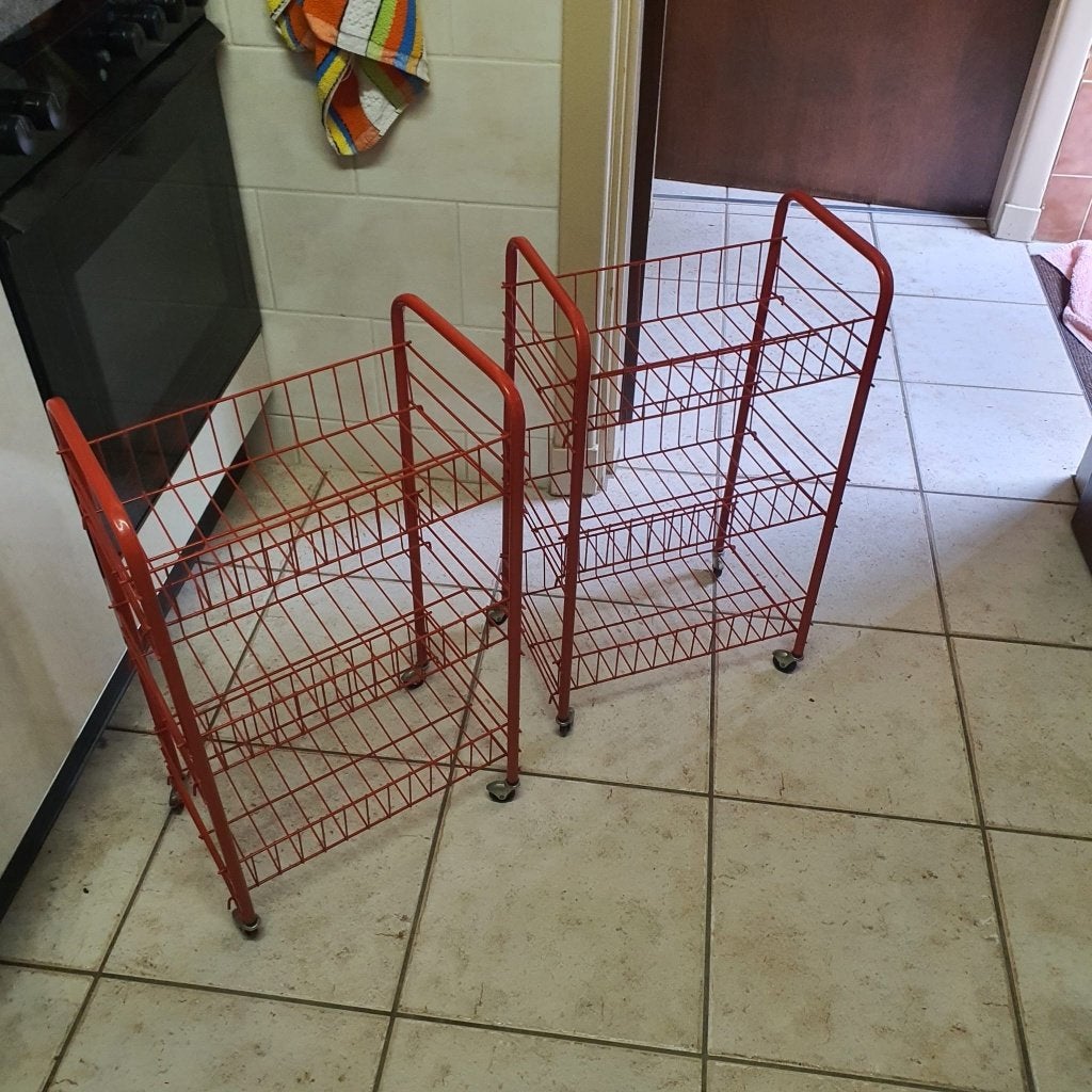 Vintage keuken rekjes op wielen 2x, Ophalen, Gebruikt