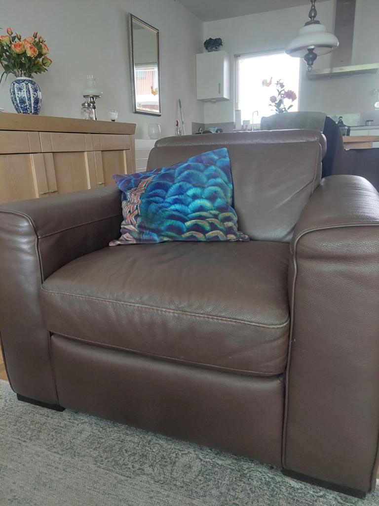 Bruine lederen natuzzi stoel, Ophalen, Gebruikt, 75 tot 100 cm, Leer