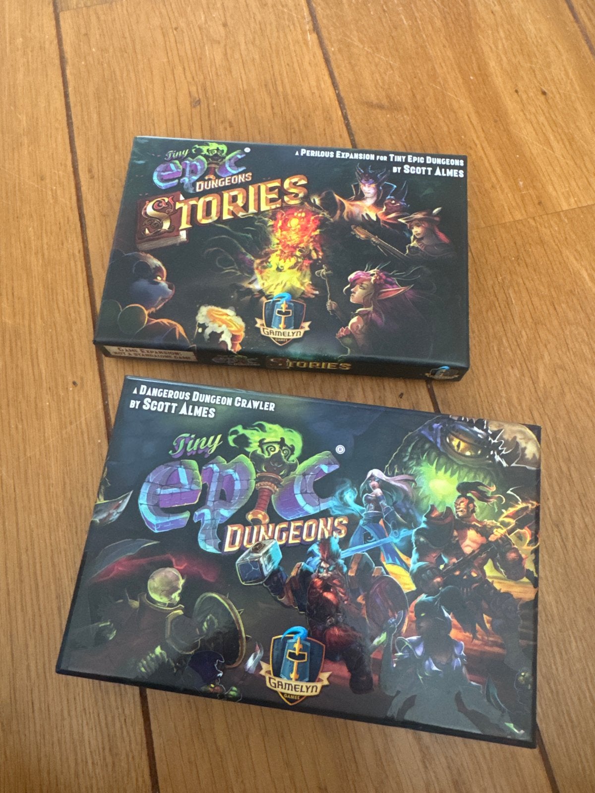 Tiny Epic Dungeons Kickstarter + Potions & Perils + Stories, Een of twee spelers, Ophalen of Verzenden, Zo goed als nieuw