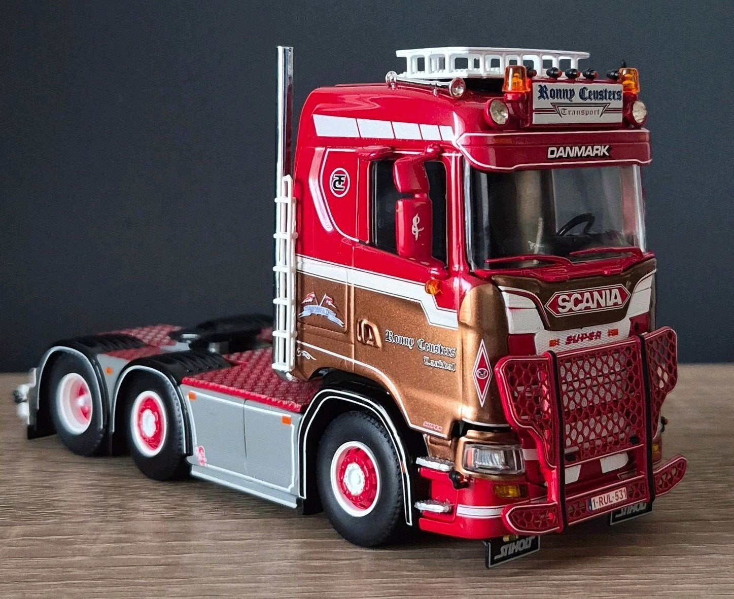 Ronny Ceusters, Hobby en Vrije tijd, Modelauto's | 1:50, Ophalen, Zo goed als nieuw, Bus of Vrachtwagen, Tekno