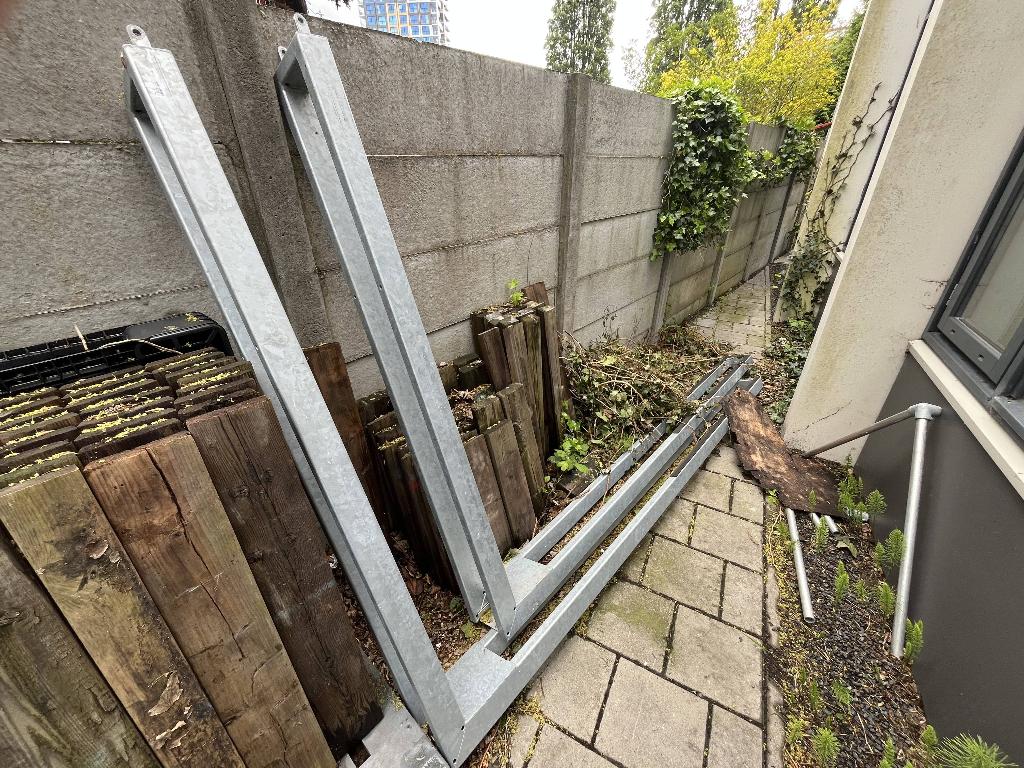 stalen constructie L-vormige balken en klemmen, Ophalen, Zo goed als nieuw, IJzer