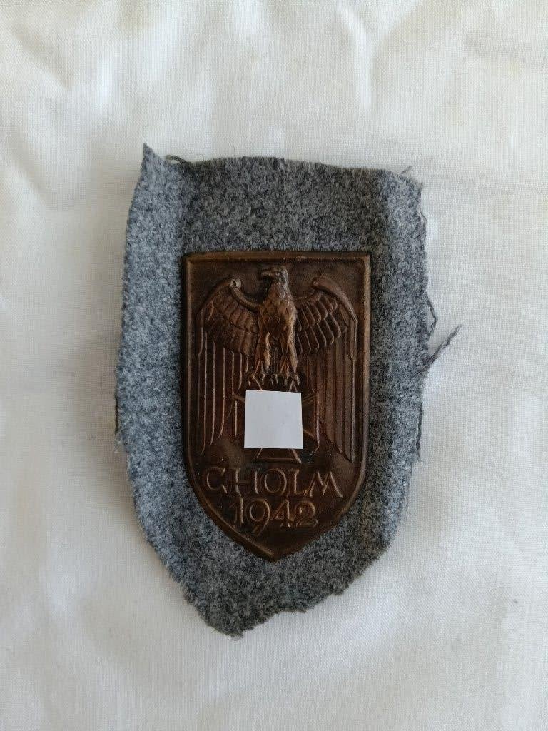 Duitse schild "Cholm 1942 ", niet magnetisch., Verzamelen, Verzenden, Landmacht, Duitsland, Embleem of Badge