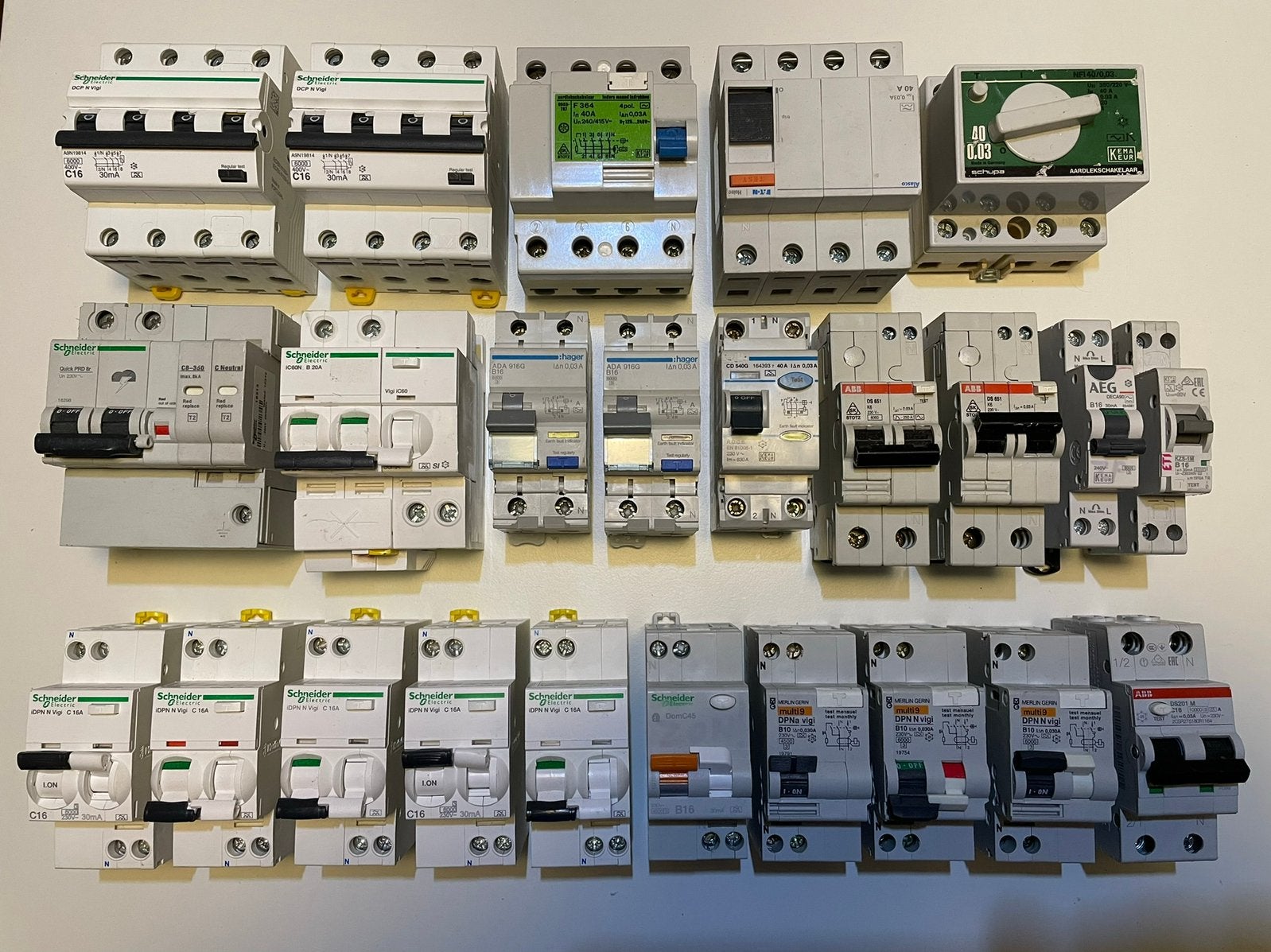 Aardlekautomaat alamat automaat instalatieautomaat, Ophalen of Verzenden