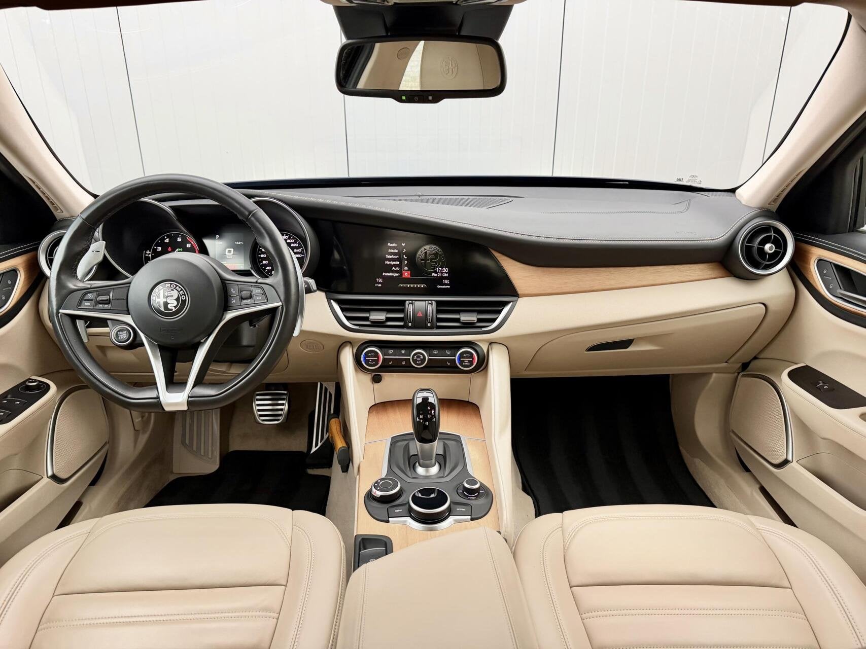 Alfa Romeo Giulia 2.0 Veloce Q4 | 280PK | Leder | Camera, Auto's, Automaat, Euro 6, 4 cilinders, Bedrijf