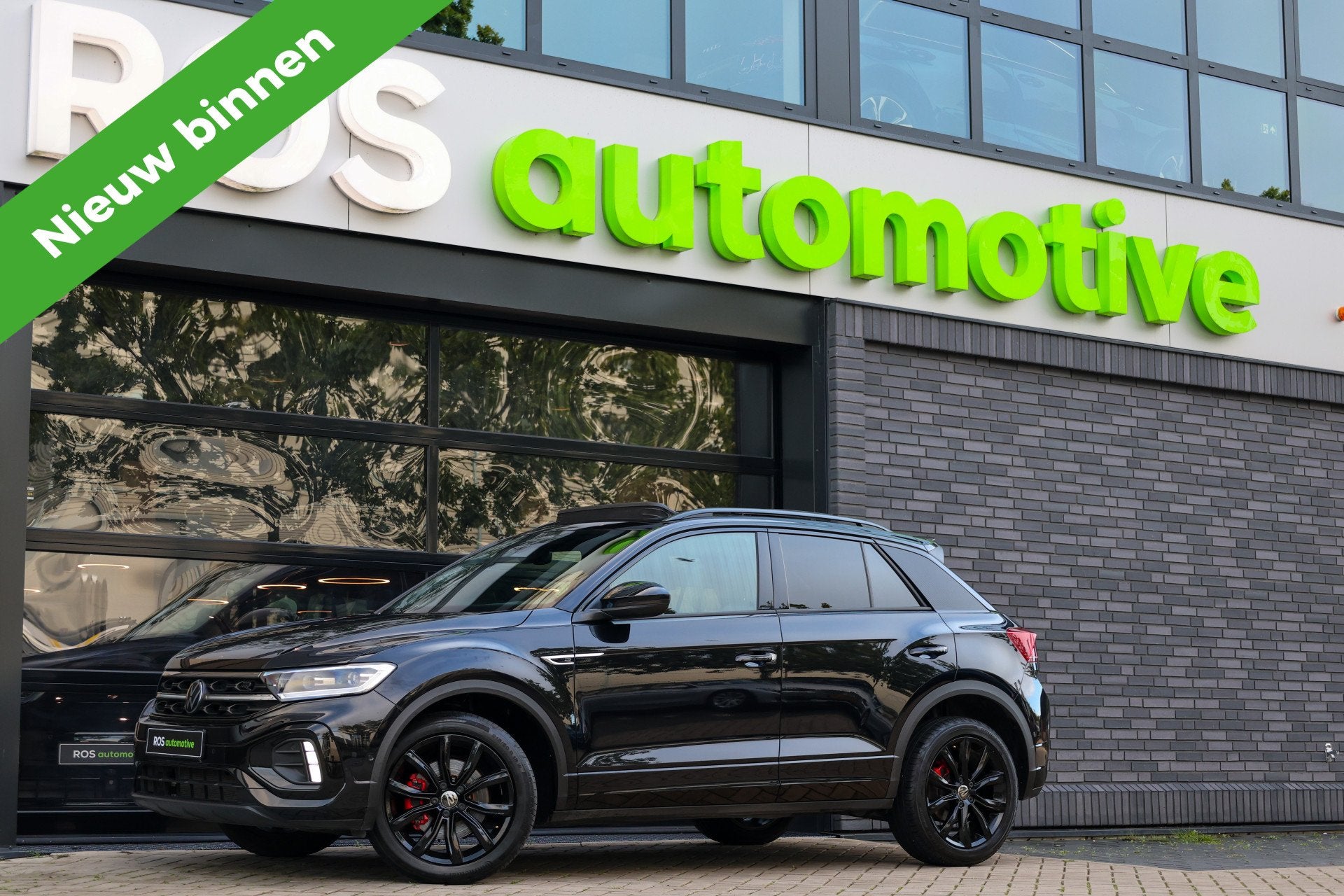 Volkswagen T-Roc 1.5 TSI R-Line | BTW | PANO | IQ-LIGHT | BE, 1258 kg, 4 cilinders, 150 pk, Alcantara