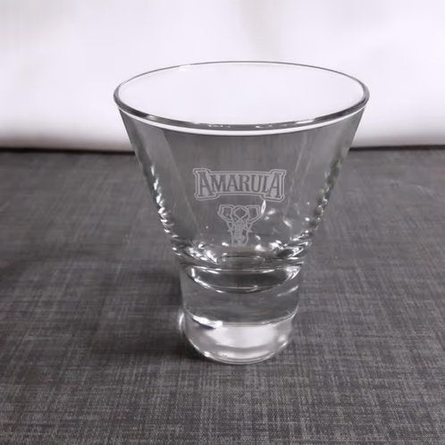 AMARULA glas, klein, 9,5 cm hoog, gegraveerd, Verzamelen, Glas en Borrelglaasjes, Ophalen of Verzenden, Zo goed als nieuw, Borrel- of Shotglas