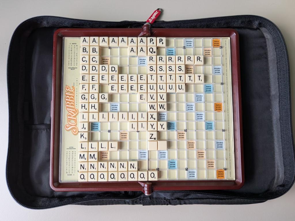 Scrabble to go - unieke reis editie, Hobby en Vrije tijd, Gezelschapsspellen | Bordspellen, Parker Brothers, Ophalen of Verzenden