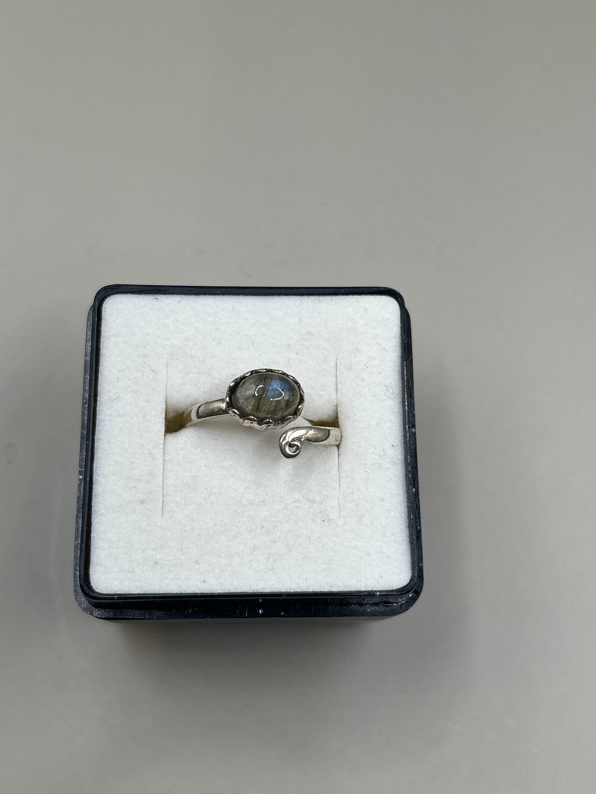Labradoriet ring met zilver, aanpasbaar, 20 of groter, Nieuw, Ophalen of Verzenden, X