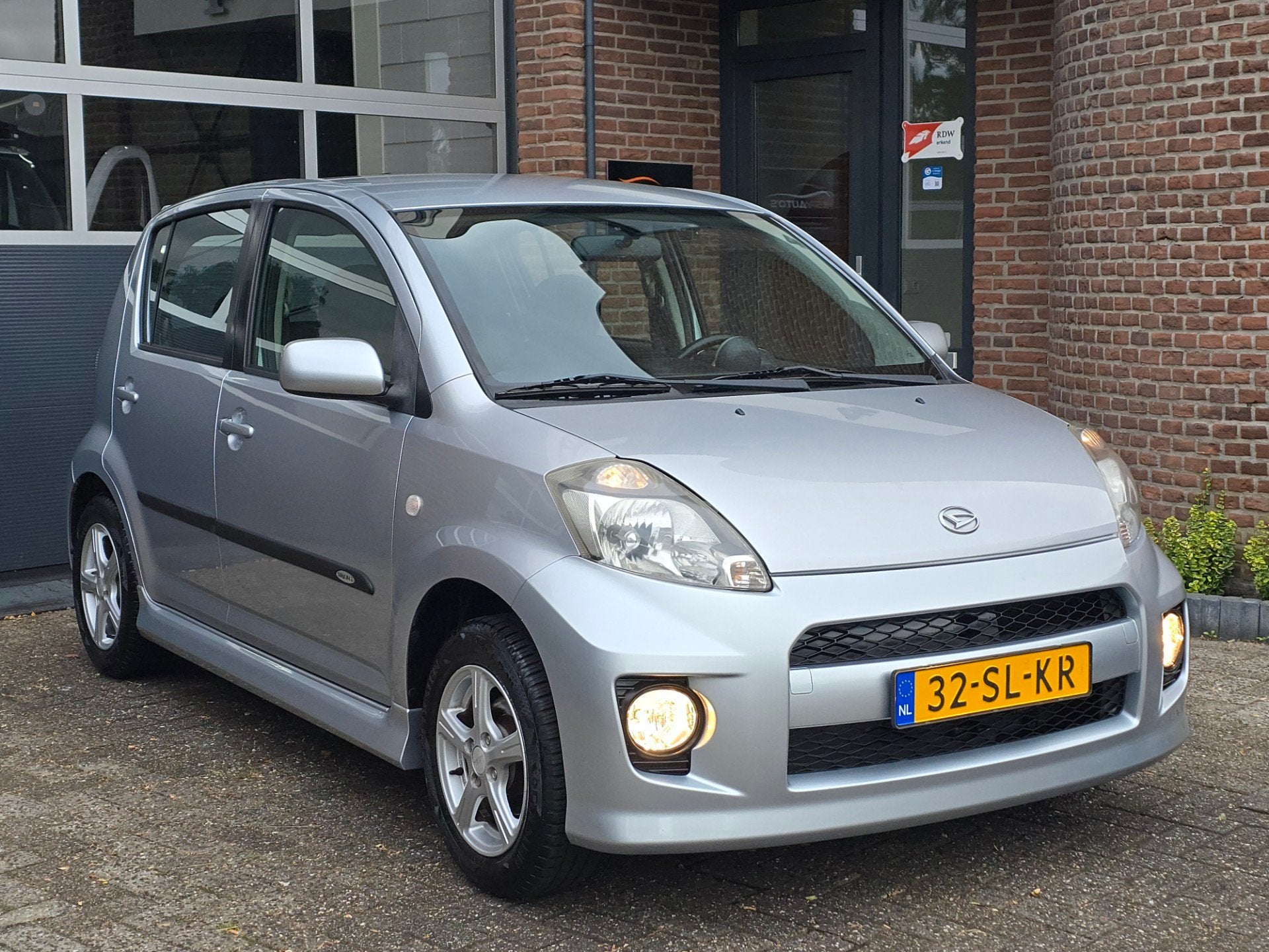 Daihatsu Sirion 2 1.3-16V Comfort Automaat |Airco |Trekhaak, Elektrische ramen, Gebruikt, 31 €/maand, 4 cilinders
