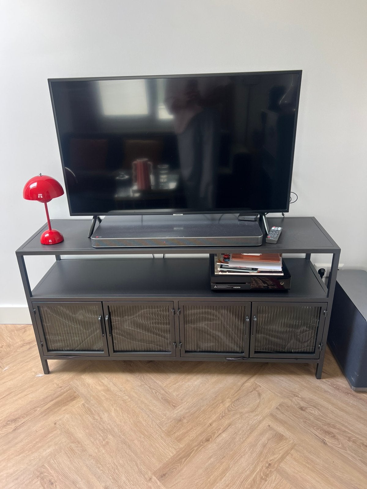 Dressoir / tv meubel van staal met ribbelglas, Ophalen, Zo goed als nieuw, 25 tot 50 cm, Minder dan 100 cm