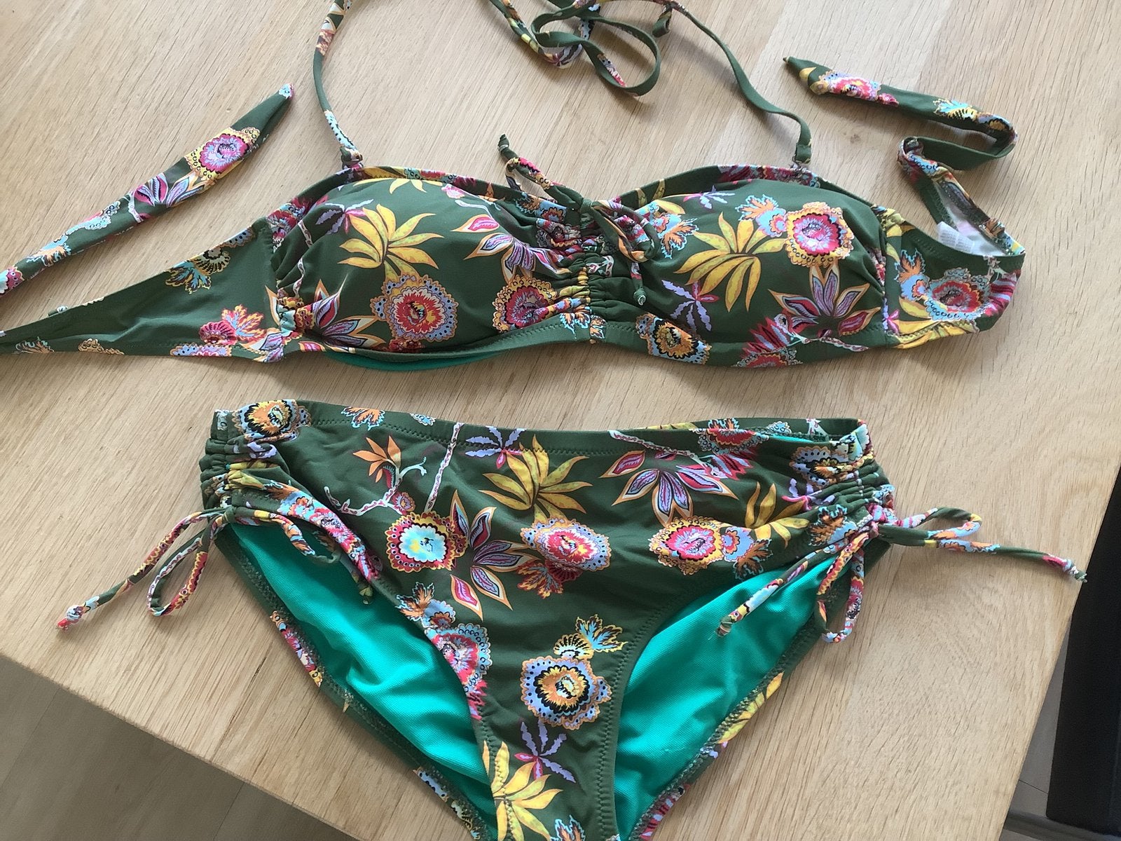 Bikini maat 40, Kleding | Dames, Badmode en Zwemkleding, Ophalen of Verzenden, Zo goed als nieuw, Bikini