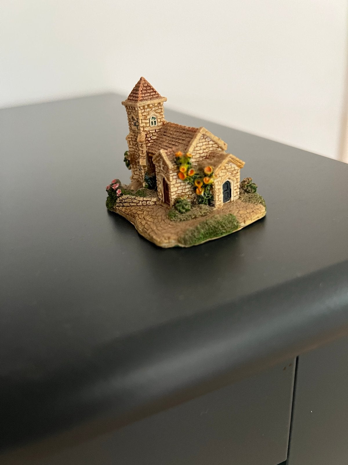 Miniatuur Engels kerkje - Decoratie beeldje, Verzamelen, Ophalen of Verzenden, Zo goed als nieuw, Overige typen