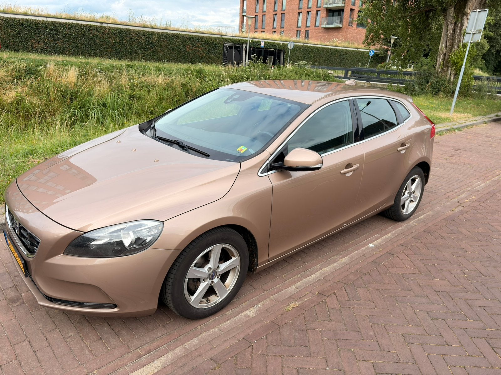 Volvo V40 1.6 D2 115PK 2013 Bruin, Auto's, Volvo, Voorwielaandrijving, Zwart, 4 cilinders, Bruin