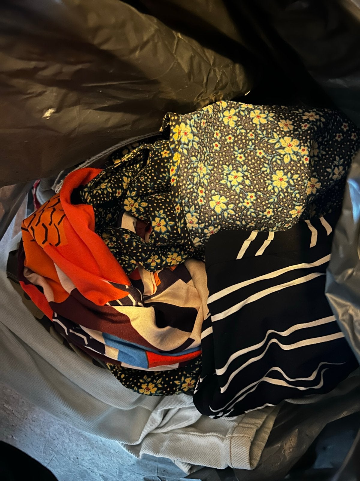 Vuilniszak vol zomerkleding, Ophalen, Gedragen