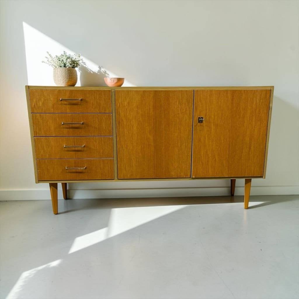 Vintage houten dressoir / buffetkast / tvmeubel, Kinderen en Baby's, Kinderkamer | Commodes en Kasten, Ophalen, Gebruikt, 50 tot 70 cm