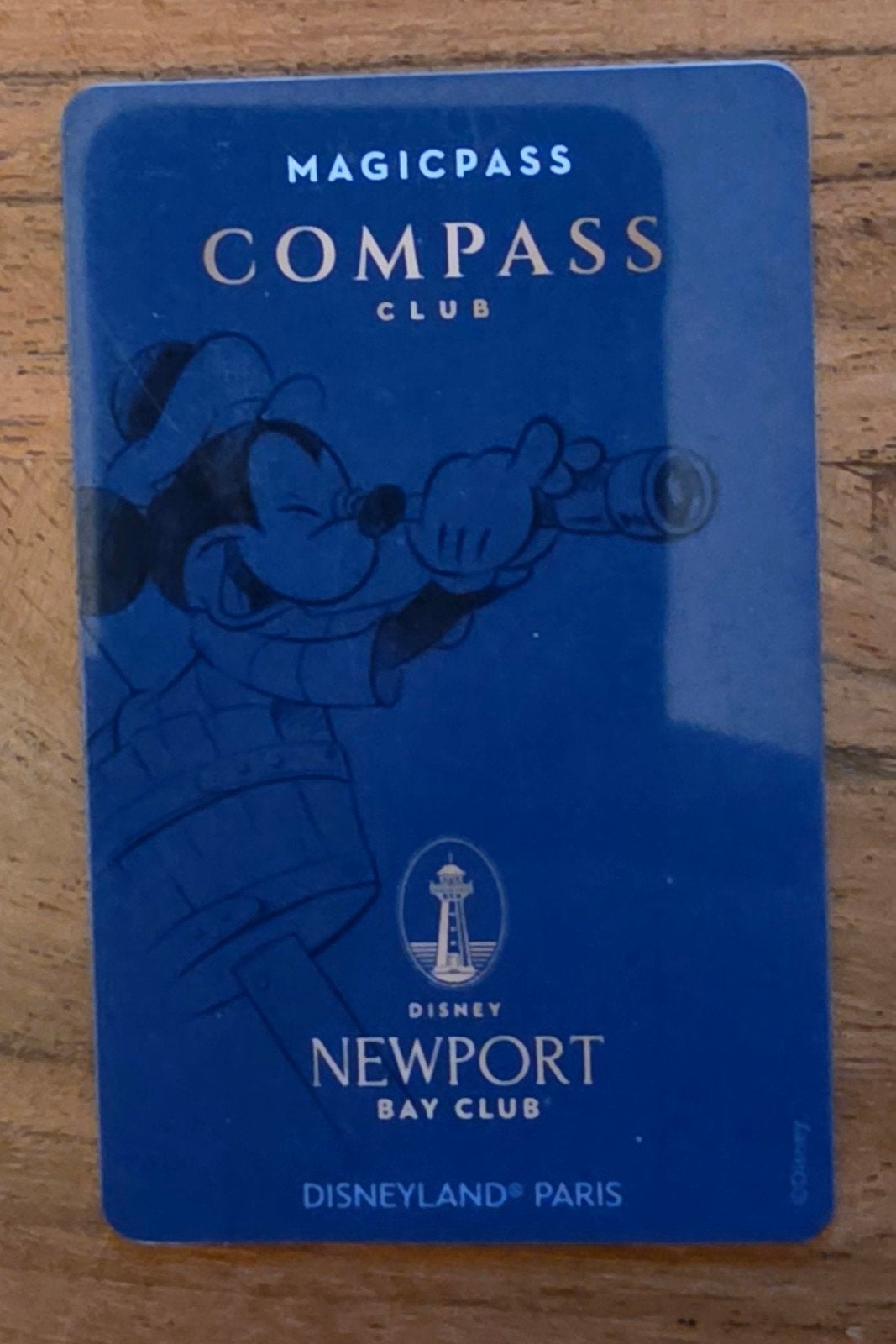 Disney MagicPass Compass Club Newport Bay Club, Ophalen of Verzenden, Mickey Mouse, Zo goed als nieuw, Overige typen