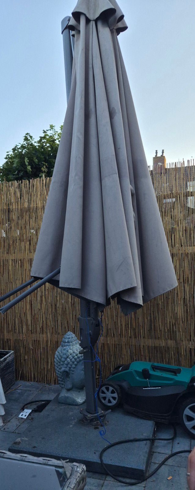 Parasolvoet incl kapotte parasol., Ophalen, Gebruikt, Parasolvoet