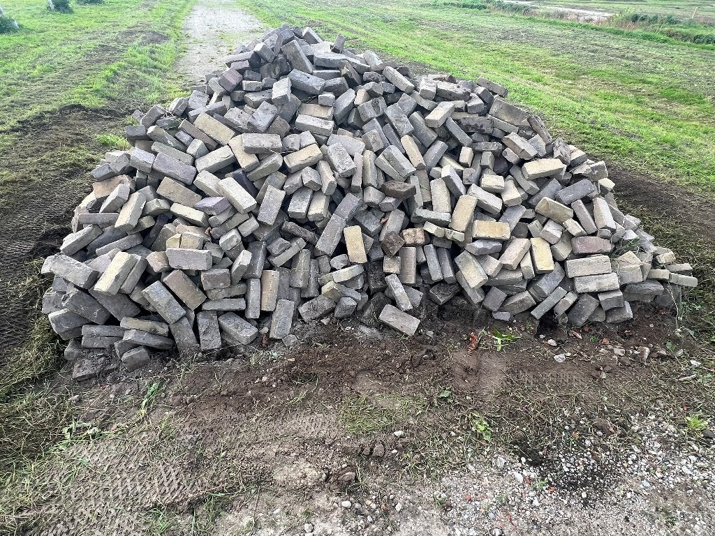 Oude waalformaat gebakken straatklinkers (rood-bruin-brons), Tuin en Terras, Ophalen, Overige materialen, Gebruikt, Klinkers
