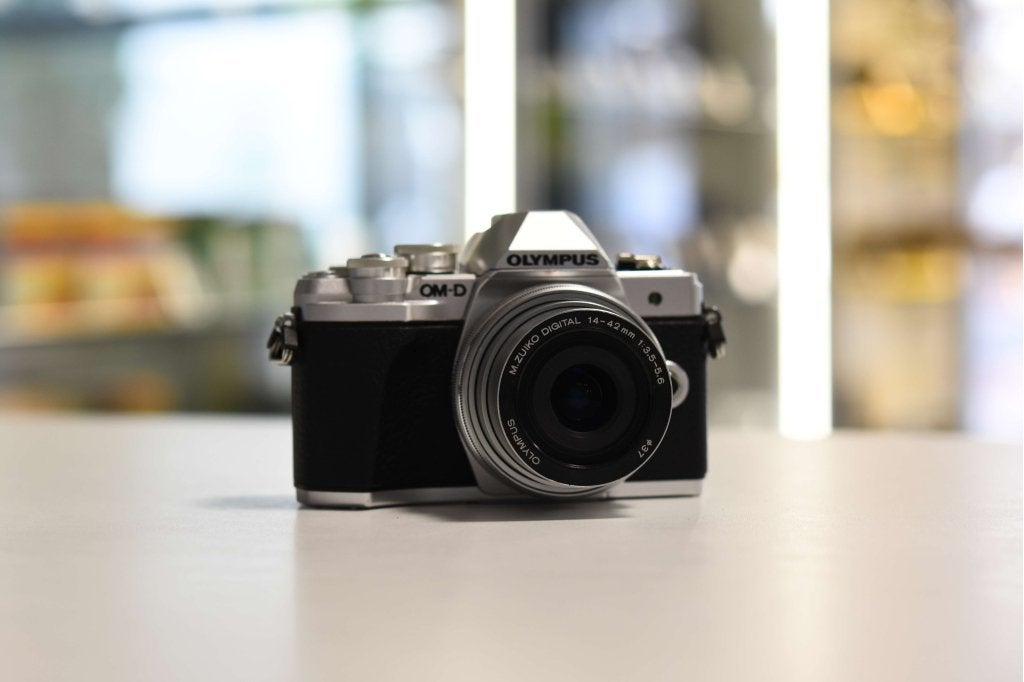 Olympus OM-D E-M10 mark III + 14-42mm f/3.5-5.6 (Heerenveen), Foto-Groep, Lensdop, Ophalen of Verzenden, Olympus
