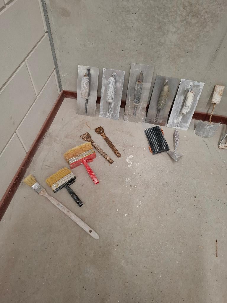stukadoors handgereedschappen incl. 2 kuipen, Ophalen, Gebruikt