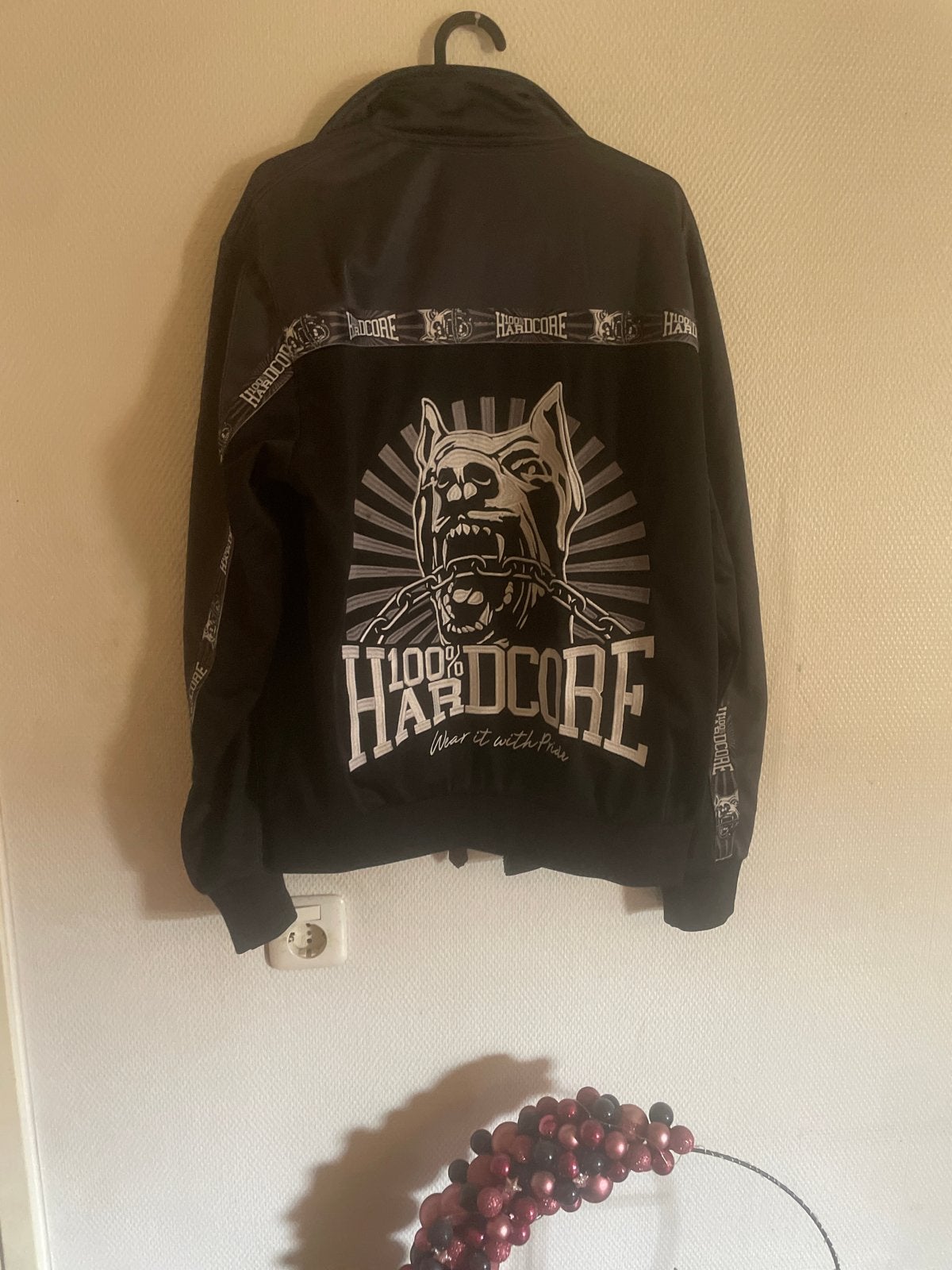 100% Hardcore Jas - Maat M, Kleding | Heren, Ophalen of Verzenden, Gedragen, Maat 48/50 (M), Zwart