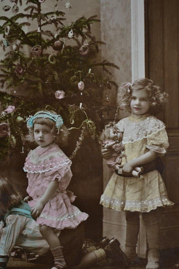 frankrijk1911 kerstmis twee meisjes kerstboom pop speelgoed, Ophalen of Verzenden, Voor 1920, Gelopen, Sterren en Beroemdheden