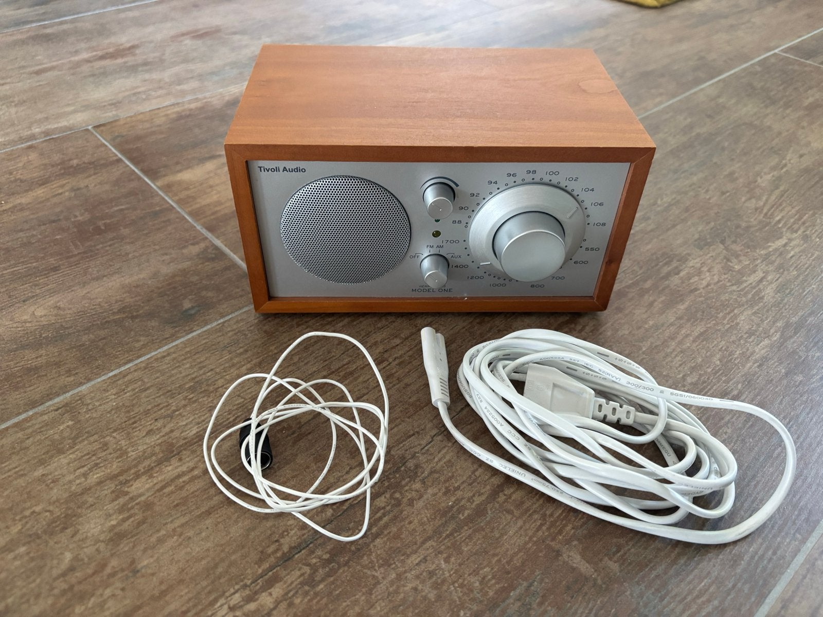 Tivoli Audio Model One AM/FM Tafelradio, Audio, Tv en Foto, Radio's, Ophalen, Zo goed als nieuw, Radio