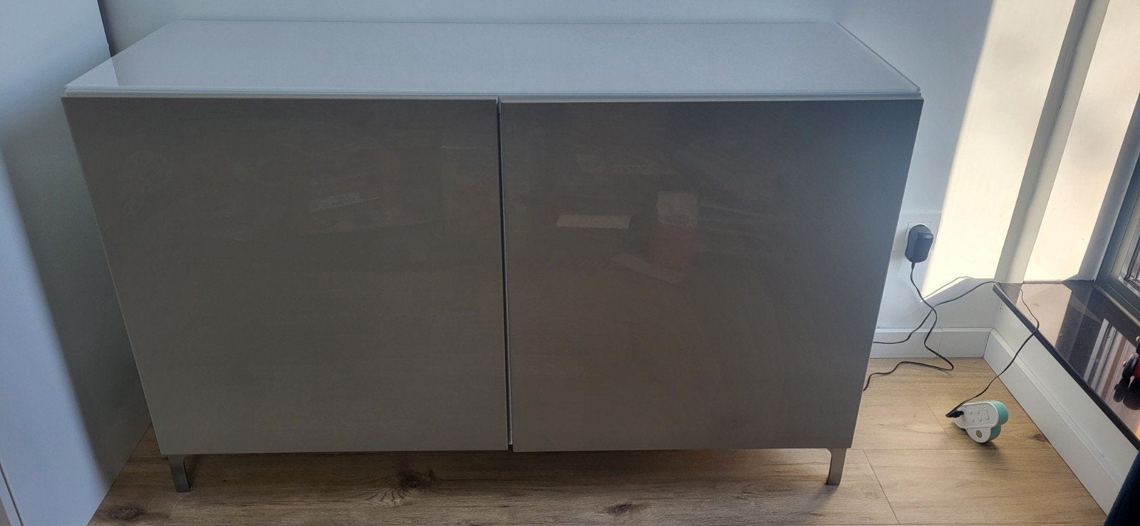 Ikea besta kast met glazen blad en 2 deuren, Ophalen, Zo goed als nieuw, 25 tot 50 cm, 100 tot 150 cm