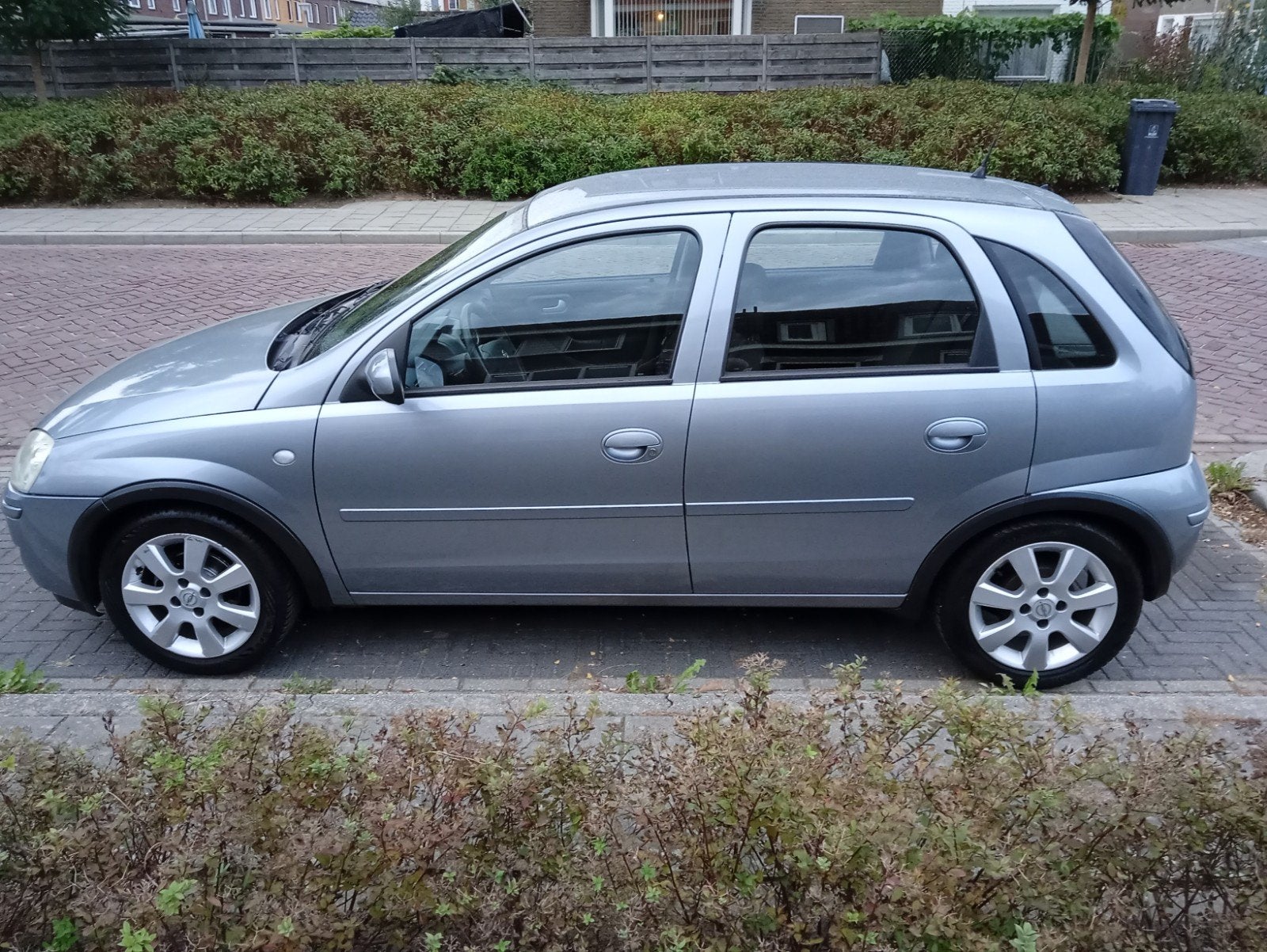 Opel Corsa 1.2 16V Twinport 5D 2005 Grijs, Voorwielaandrijving, 450 kg, 31 €/maand, 4 cilinders